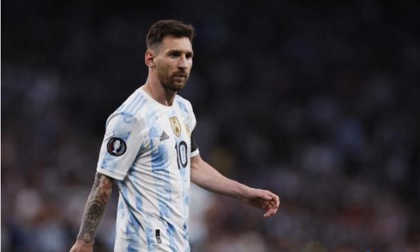 康熙8岁时，向大臣借钱，大臣不借，小康熙生气地说：我亲政后，定要砍了你的脑袋……